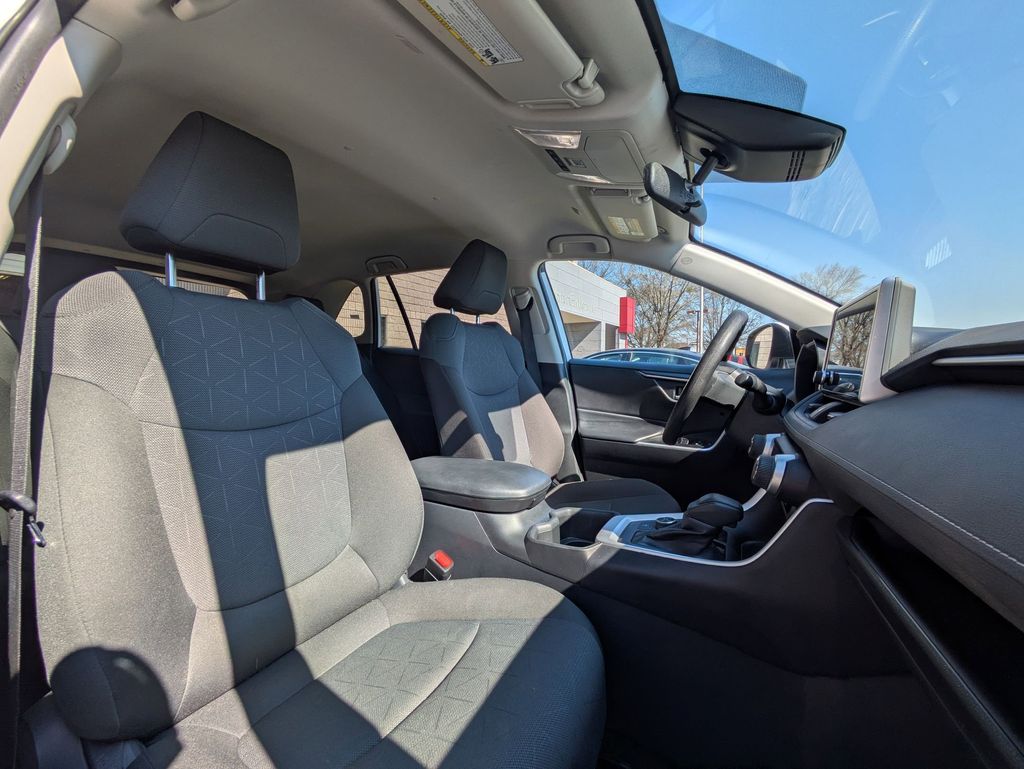 Thumbnail: 2025 Toyota RAV4 - 26