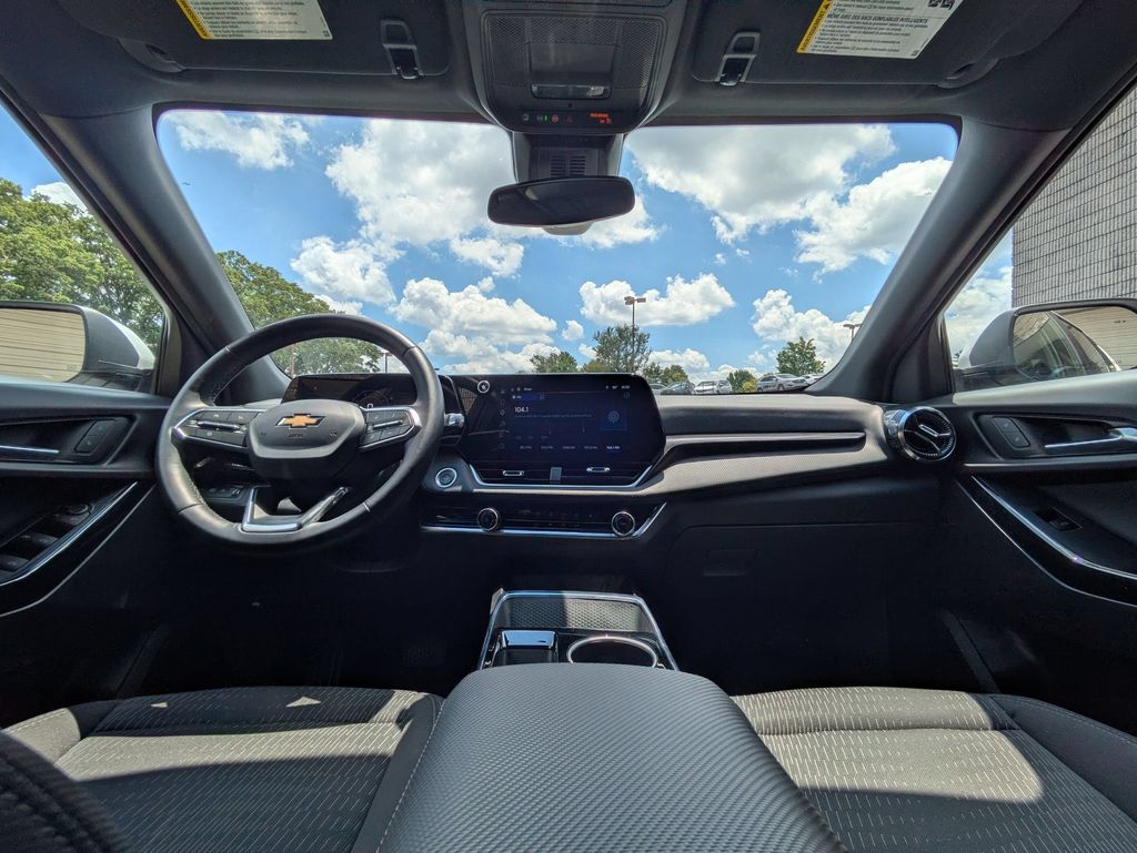 Thumbnail: 2025 Chevrolet Equinox - 25