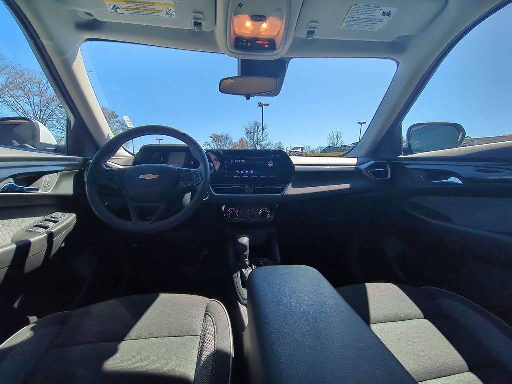 Thumbnail: 2025 Chevrolet TrailBlazer - 25