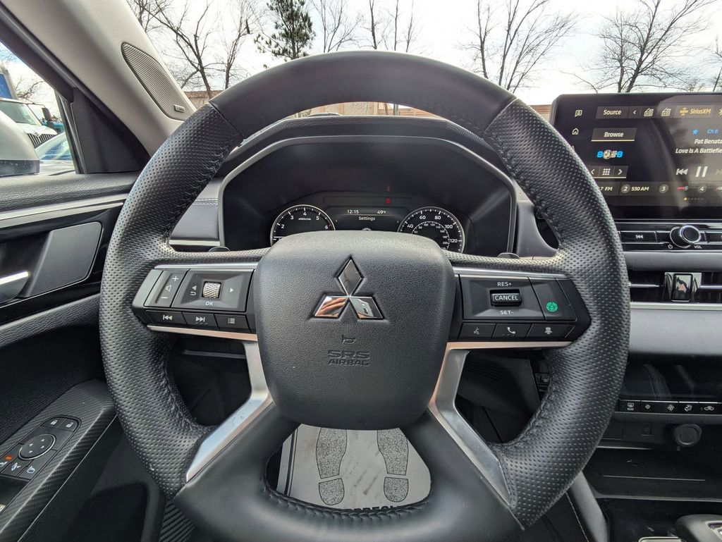 Thumbnail: 2025 Mitsubishi Outlander - 16