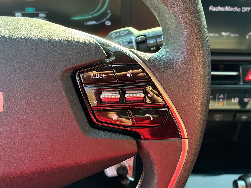 Thumbnail: 2025 Kia Niro - 21