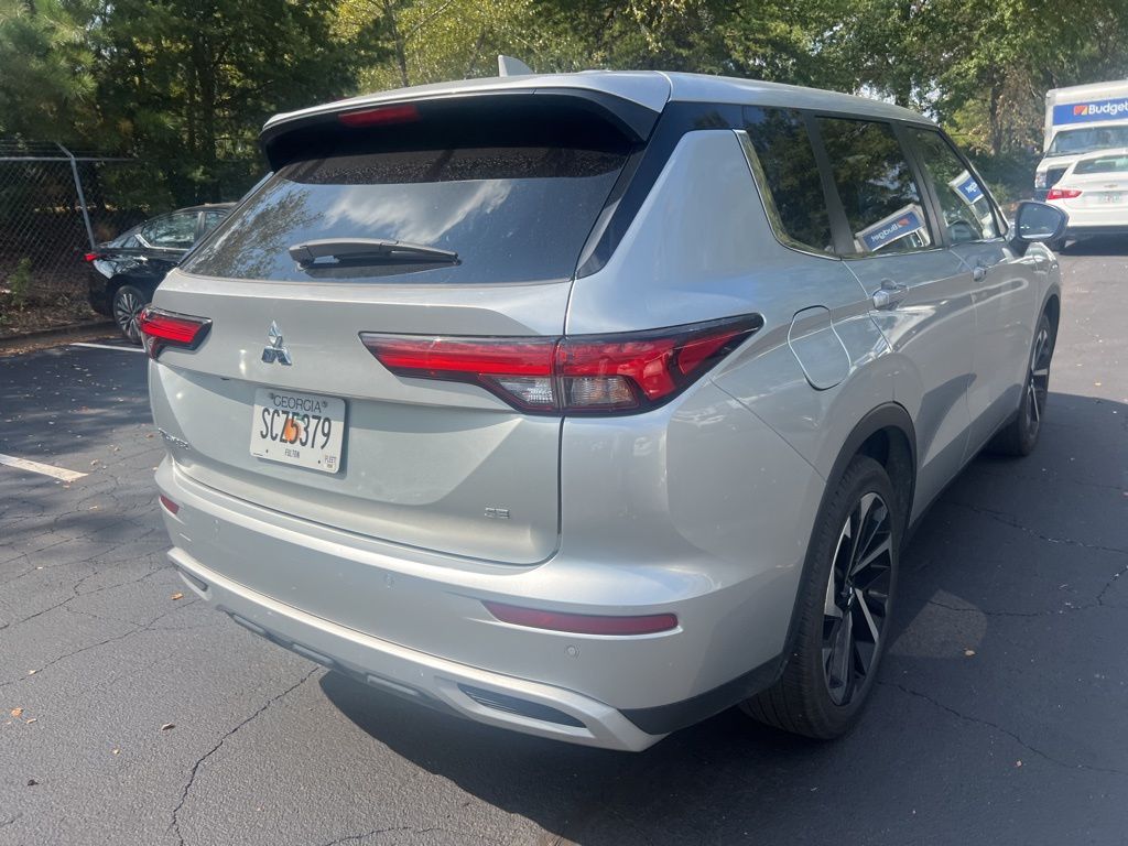 Thumbnail: 2024 Mitsubishi Outlander - 9