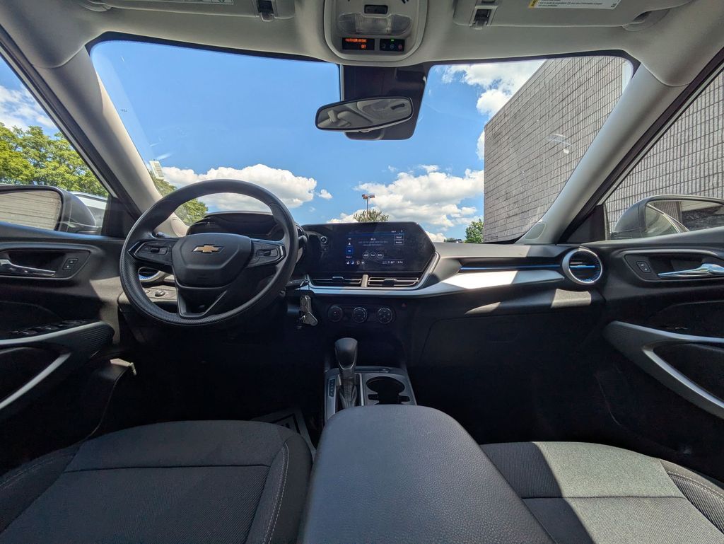 Thumbnail: 2025 Chevrolet Trax - 26