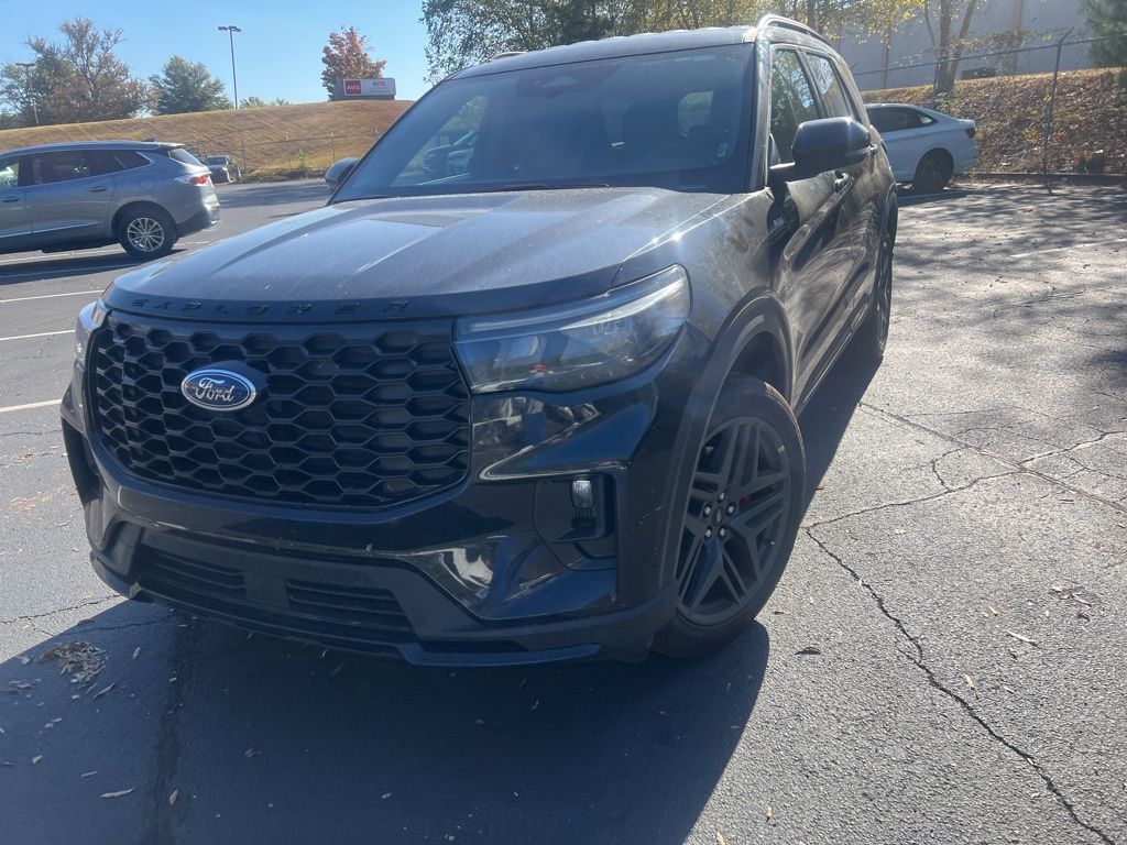 2025 Ford Explorer ST-LINE's photo
