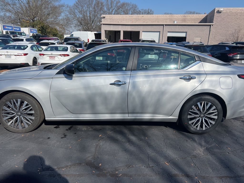 Thumbnail: 2024 Nissan Altima - 9