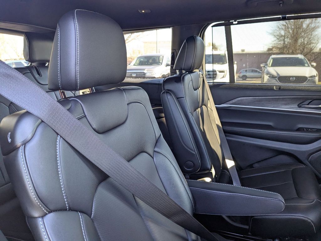 Thumbnail: 2024 Jeep Grand Cherokee L - 32