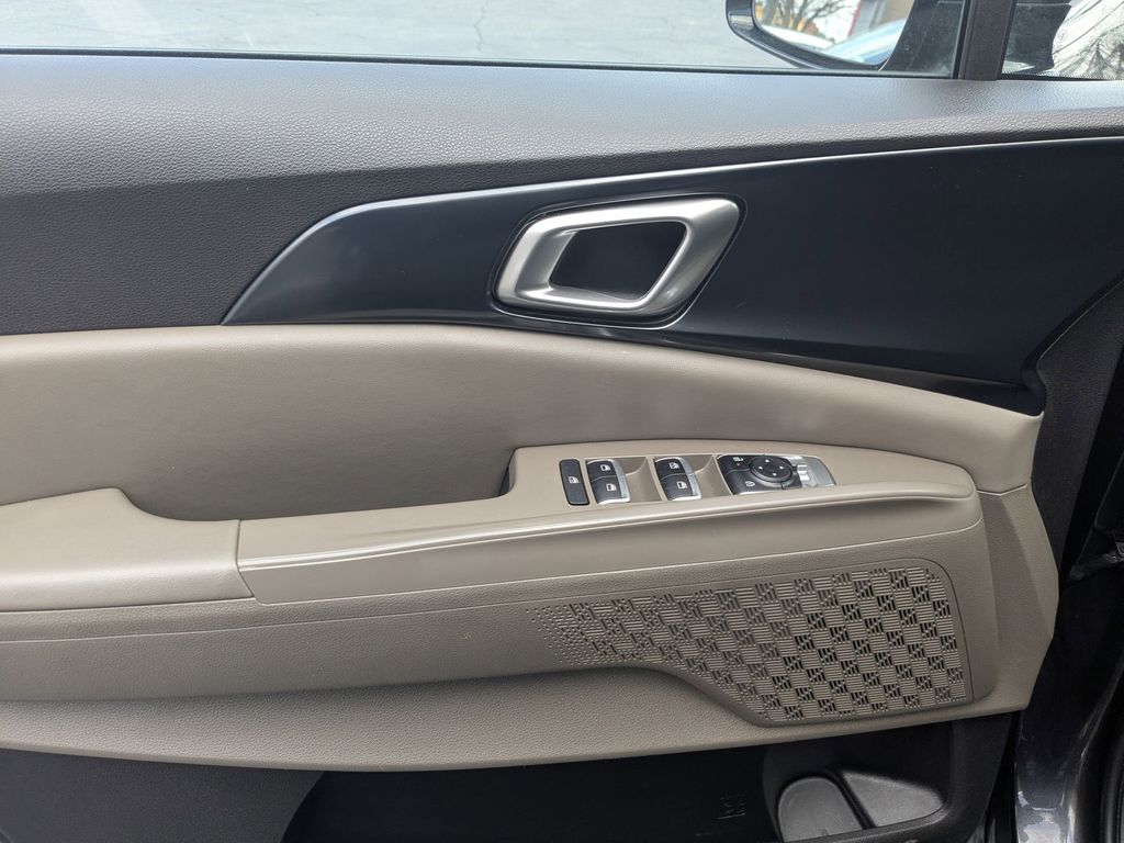 Thumbnail: 2025 Kia Carnival - 23