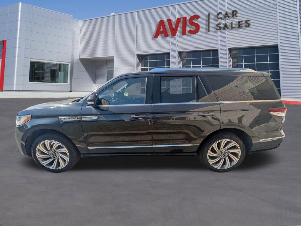 Thumbnail: 2023 Lincoln Navigator - 10
