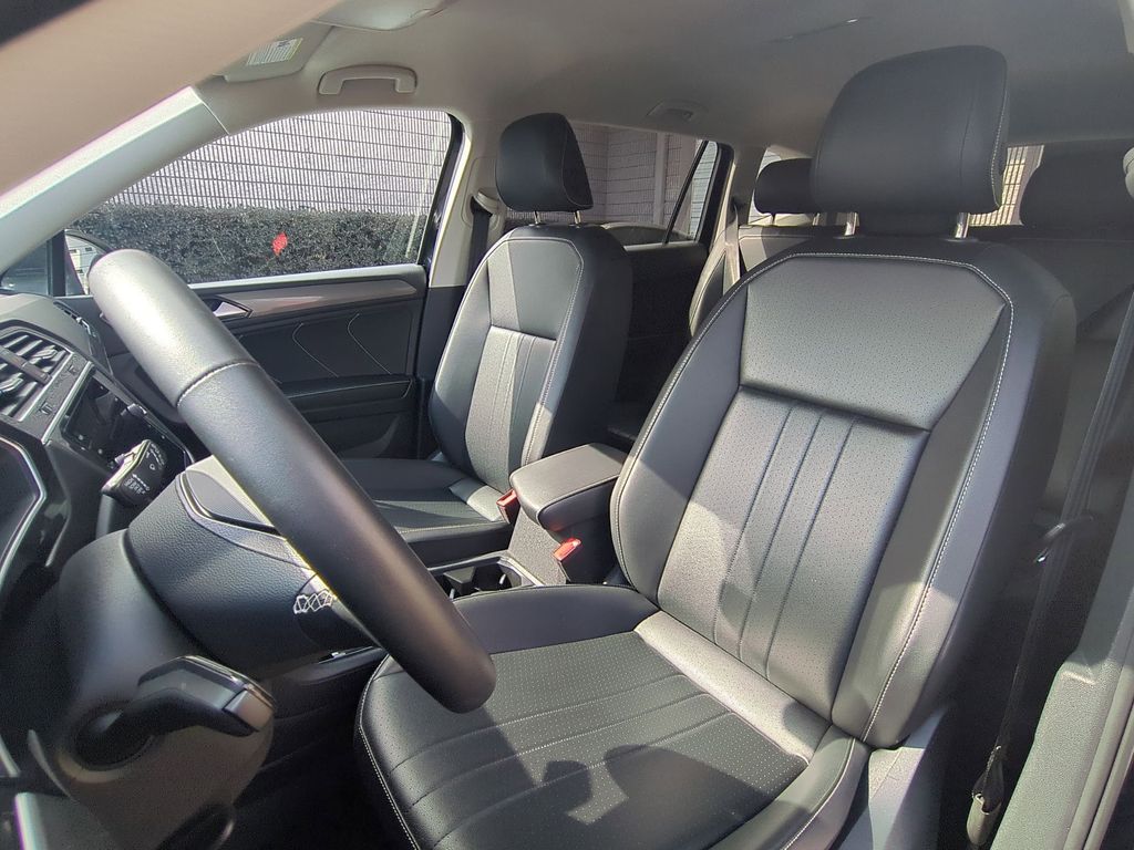 Thumbnail: 2024 Volkswagen Tiguan - 24