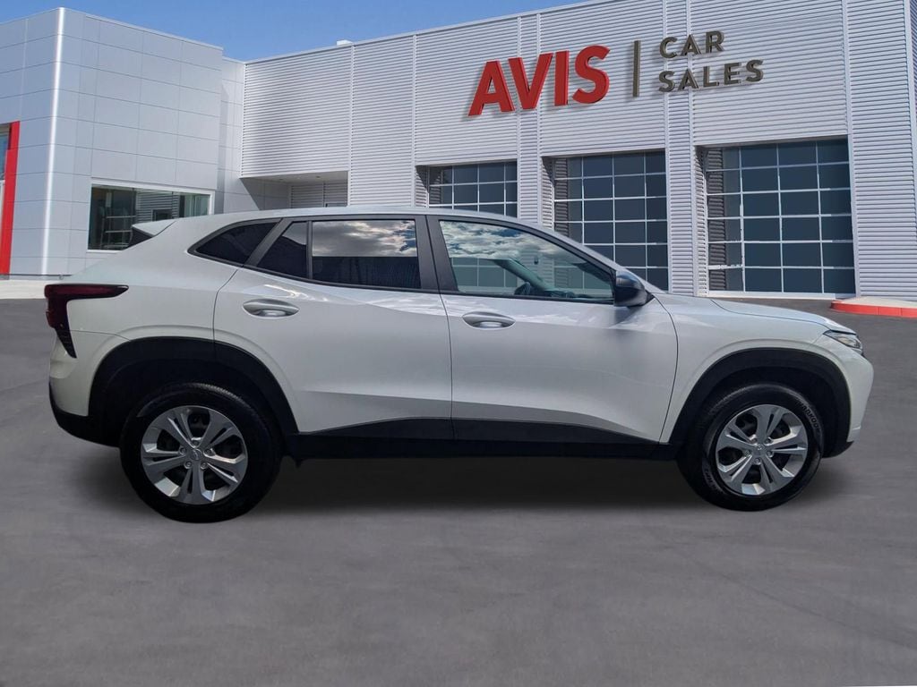 Thumbnail: 2025 Chevrolet Trax - 5