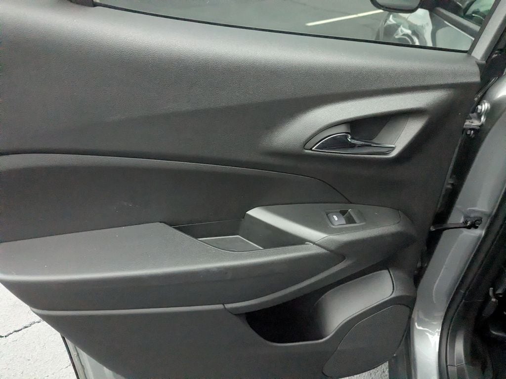 Thumbnail: 2025 Chevrolet Trax - 25