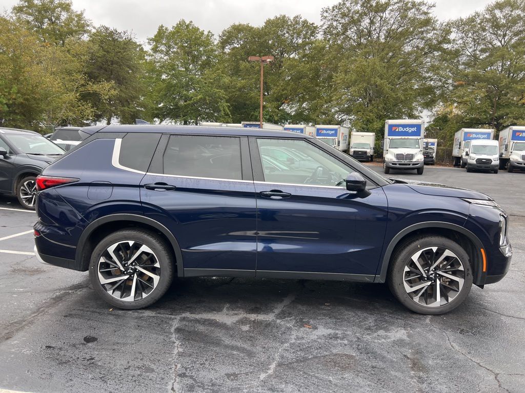 Thumbnail: 2024 Mitsubishi Outlander - 9