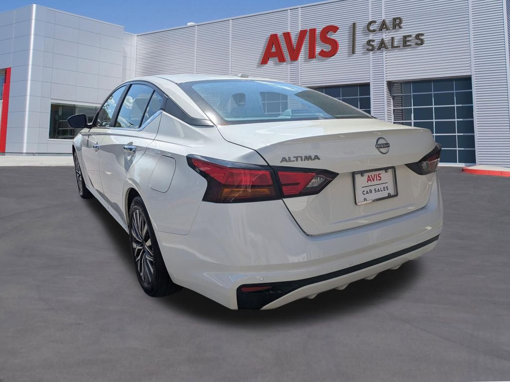 Thumbnail: 2025 Nissan Altima - 9