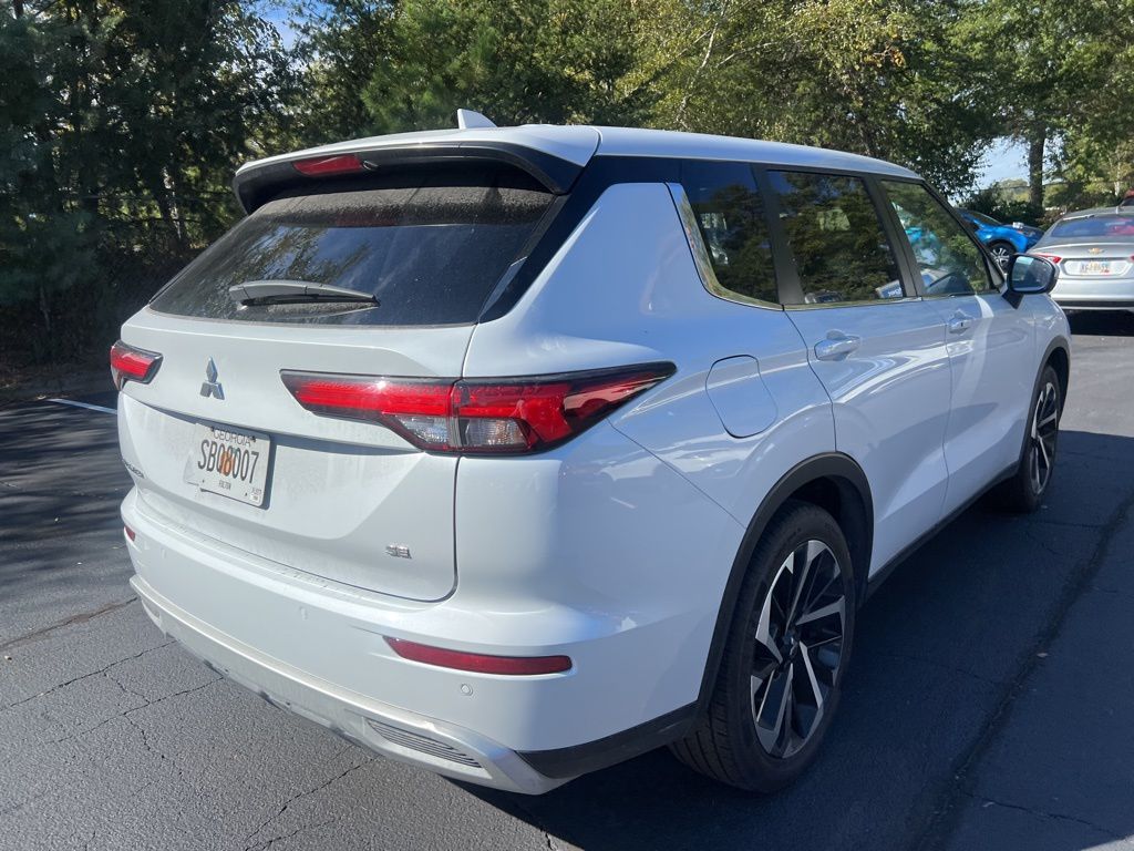 Thumbnail: 2024 Mitsubishi Outlander - 9