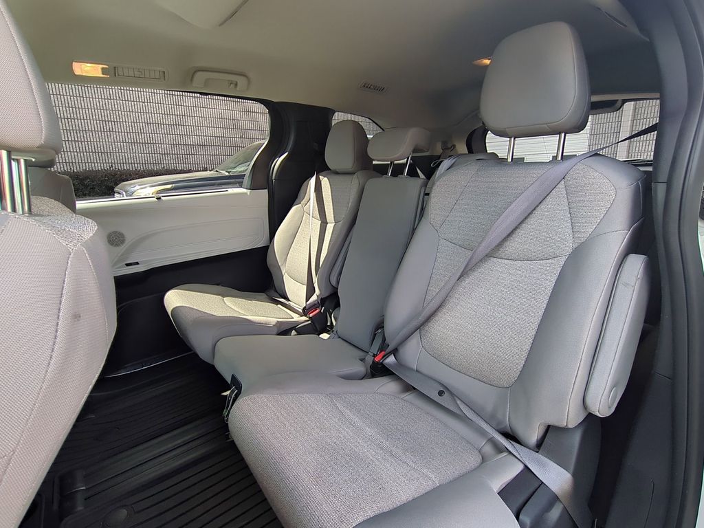 Thumbnail: 2025 Toyota Sienna - 28