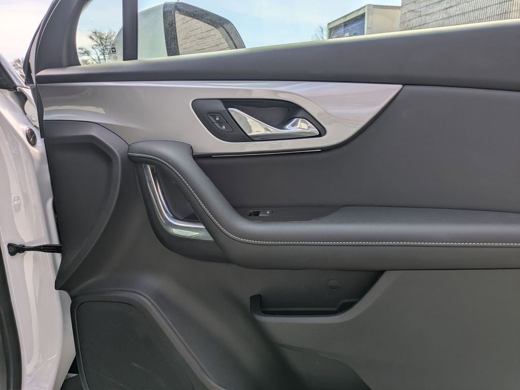 Thumbnail: 2025 Chevrolet Blazer - 31