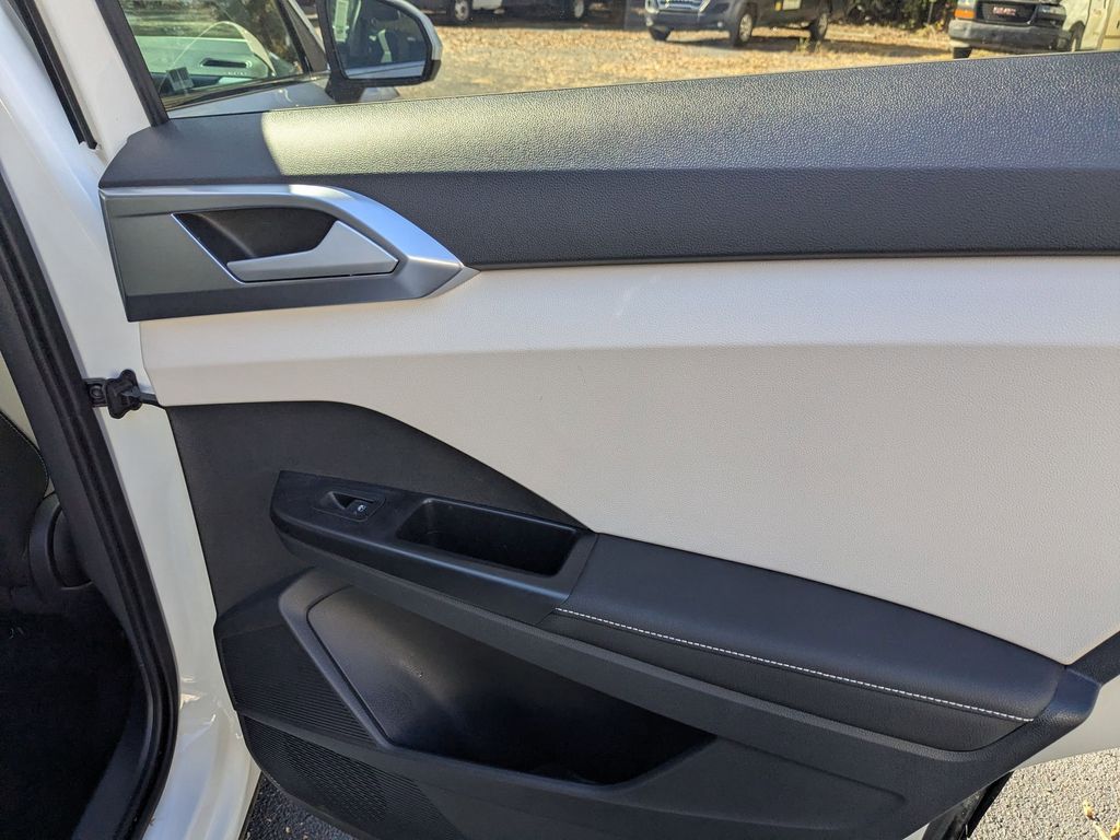 Thumbnail: 2025 Volkswagen Taos - 27