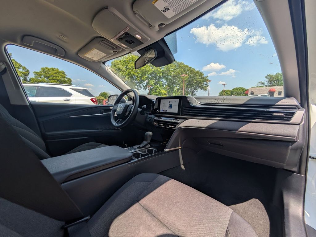 Thumbnail: 2025 Toyota Camry - 31