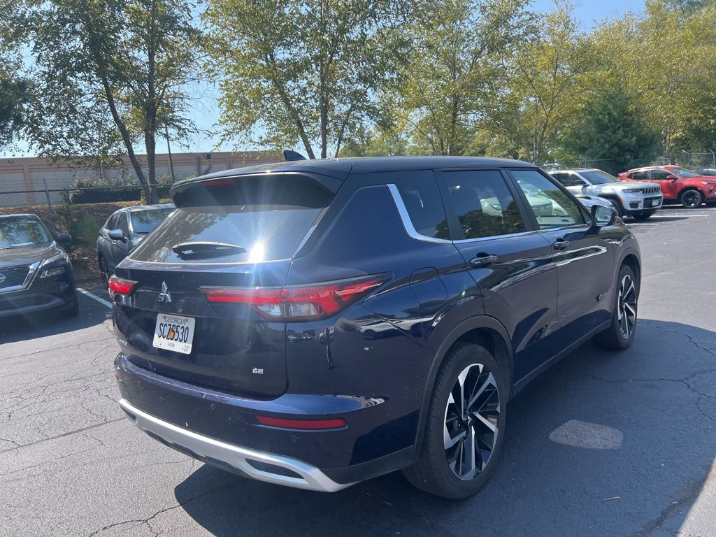Thumbnail: 2024 Mitsubishi Outlander - 9
