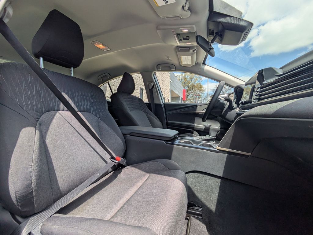 Thumbnail: 2025 Toyota Camry - 30