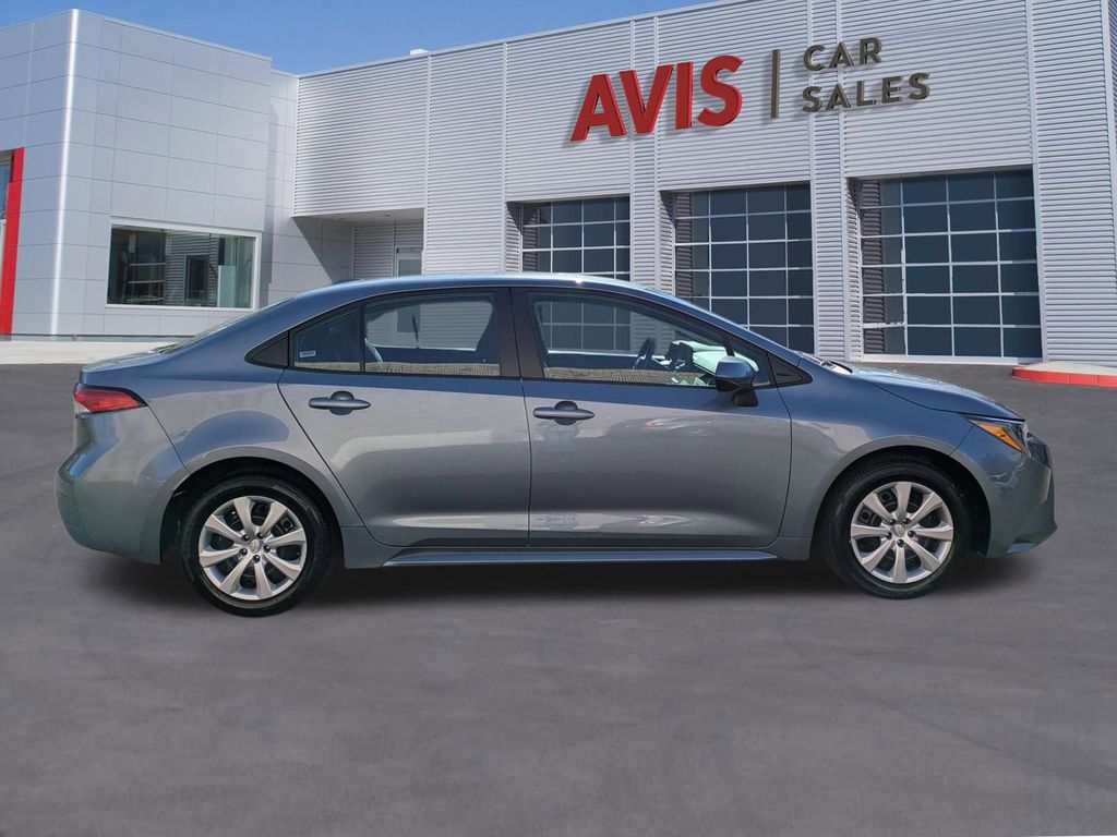 2025 Toyota Corolla LE photo 4