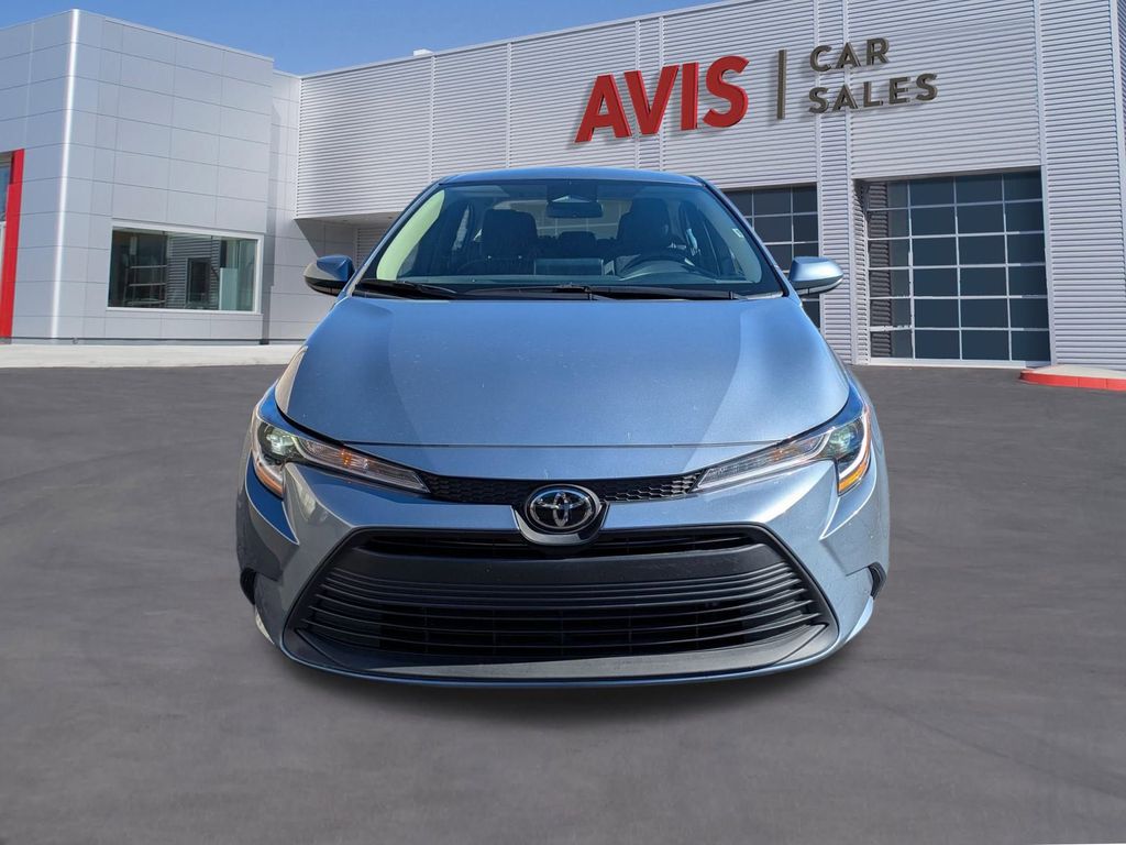2025 Toyota Corolla LE photo 2