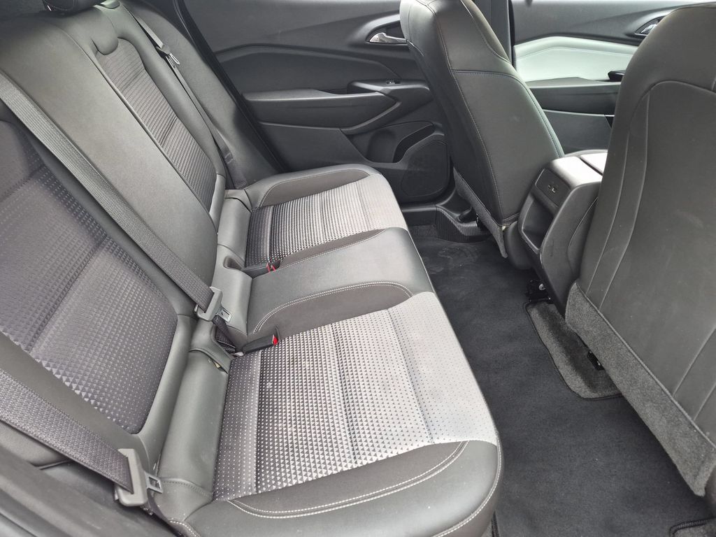 2025 Chevrolet Trax LT - Photo 29