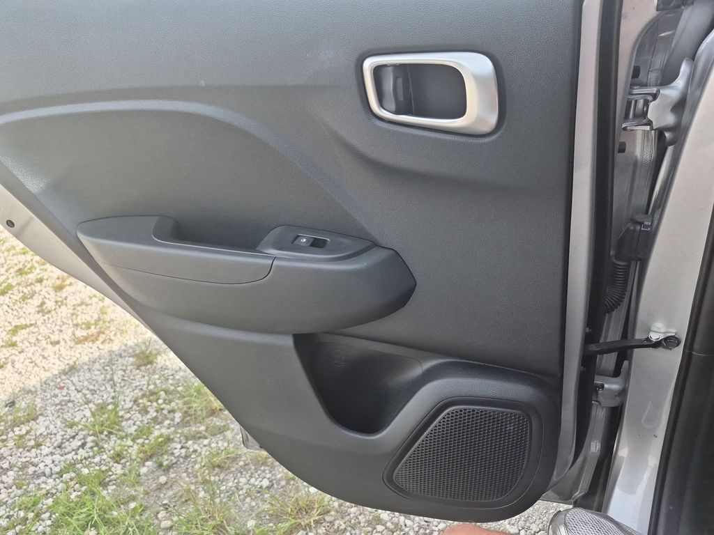 2025 Hyundai Venue SEL - Photo 26