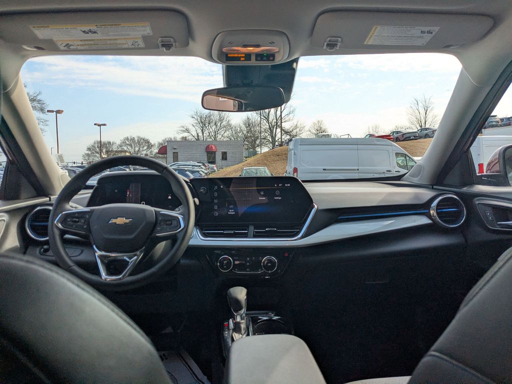 Thumbnail: 2025 Chevrolet Trax - 24