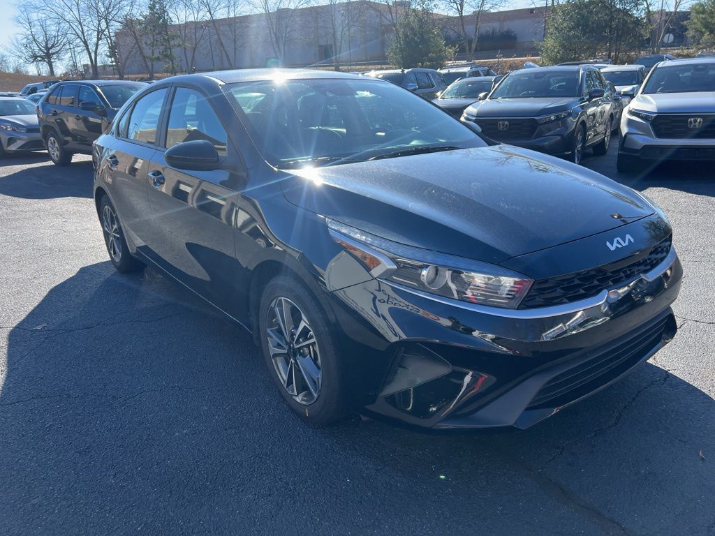 Thumbnail: 2024 Kia Forte - 3