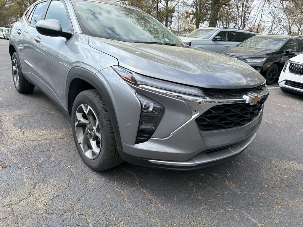 Thumbnail: 2025 Chevrolet Trax - 3