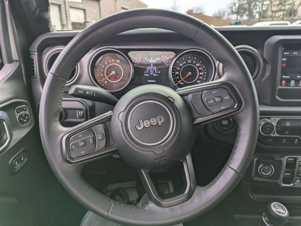 Thumbnail: 2023 Jeep Gladiator - 15