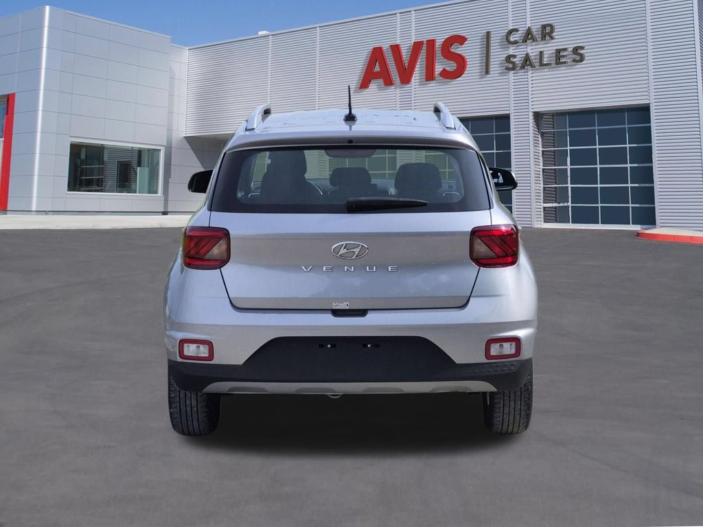 2025 Hyundai Venue SEL - Photo 7
