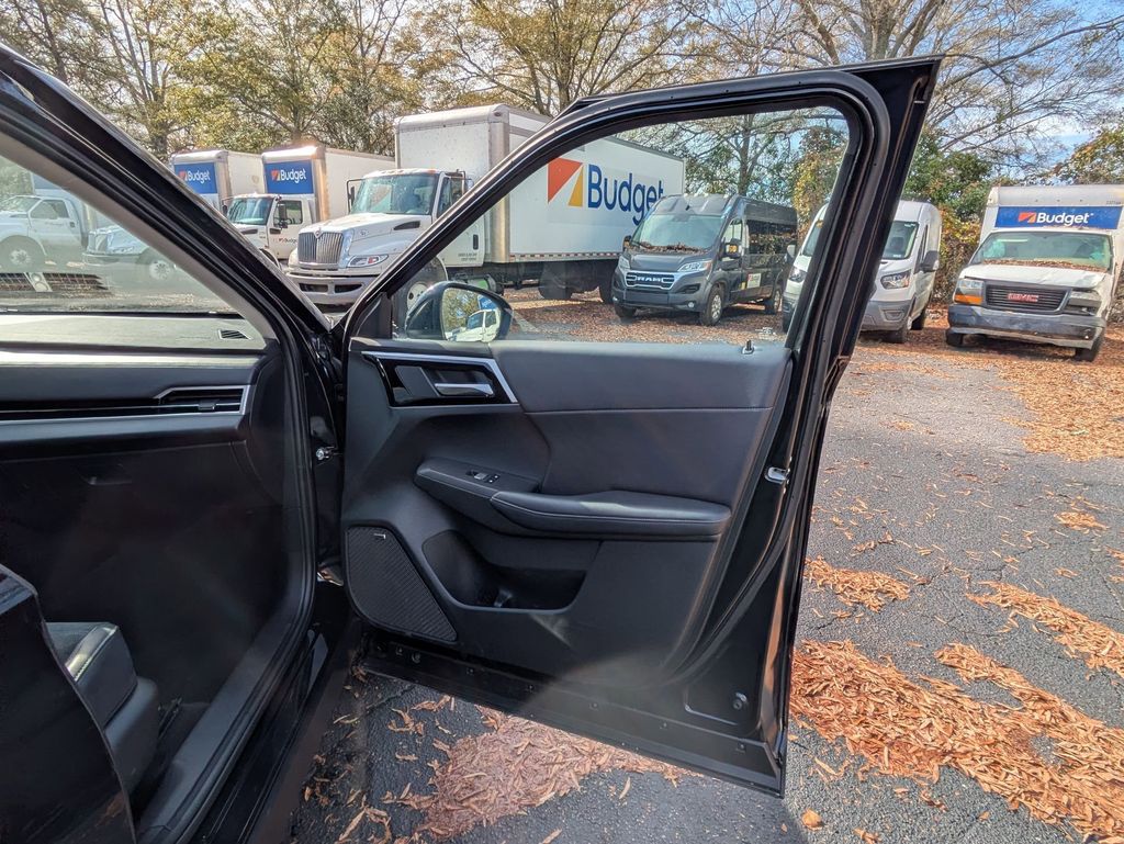 Thumbnail: 2025 Mitsubishi Outlander - 28