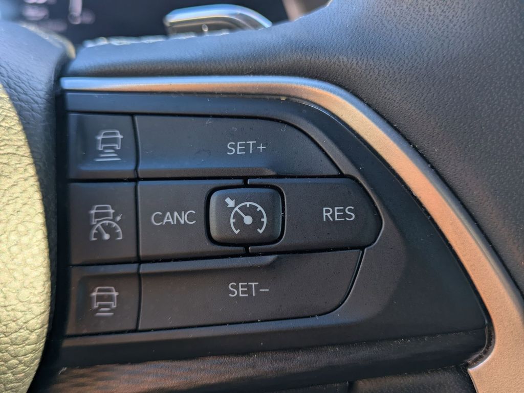 Thumbnail: 2024 Jeep Grand Cherokee L - 18