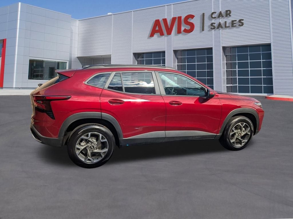 Thumbnail: 2025 Chevrolet Trax - 5