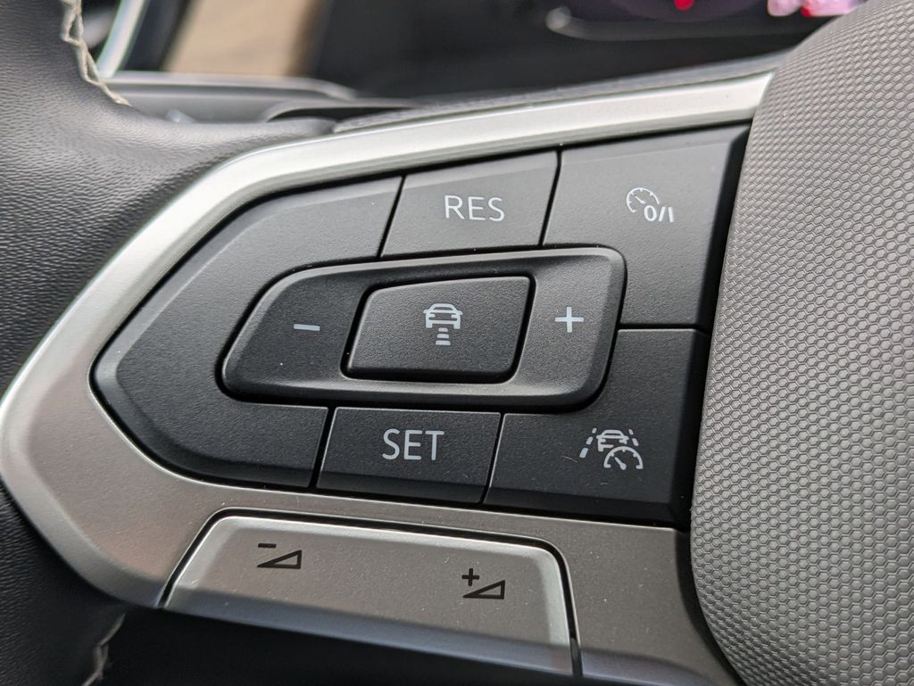 Thumbnail: 2025 Volkswagen Atlas - 16