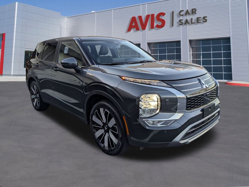 Thumbnail: 2025 Mitsubishi Outlander - 3