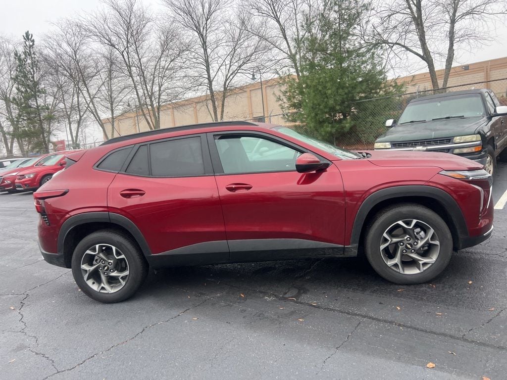 Thumbnail: 2025 Chevrolet Trax - 4