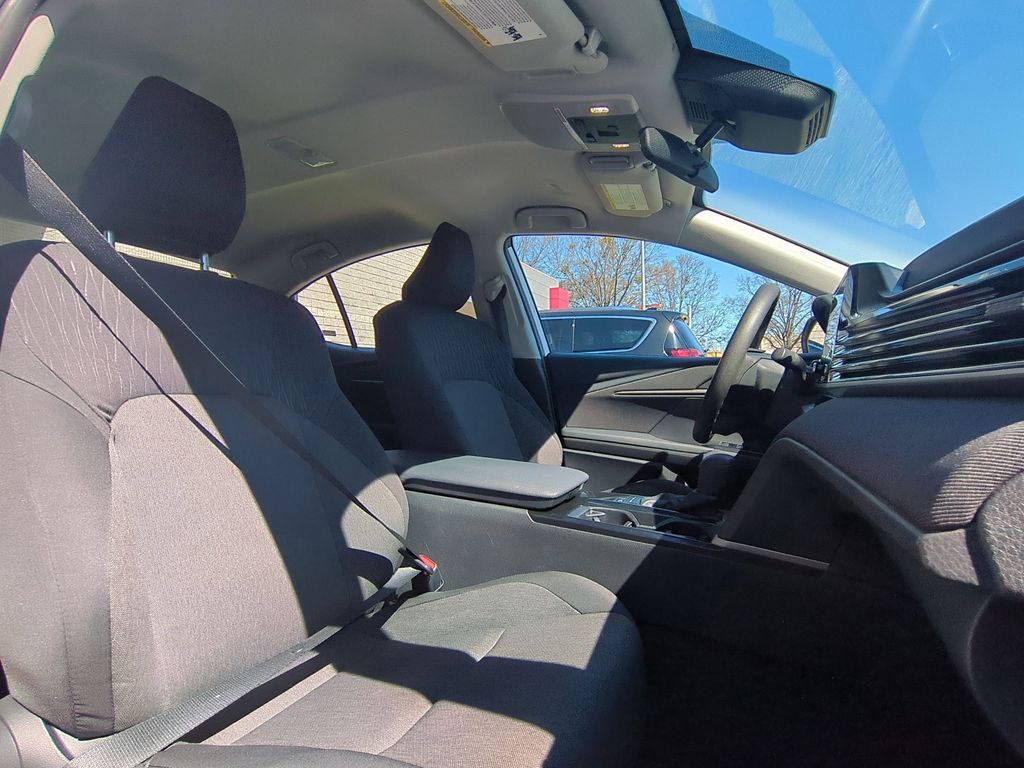 Thumbnail: 2025 Toyota Camry - 31