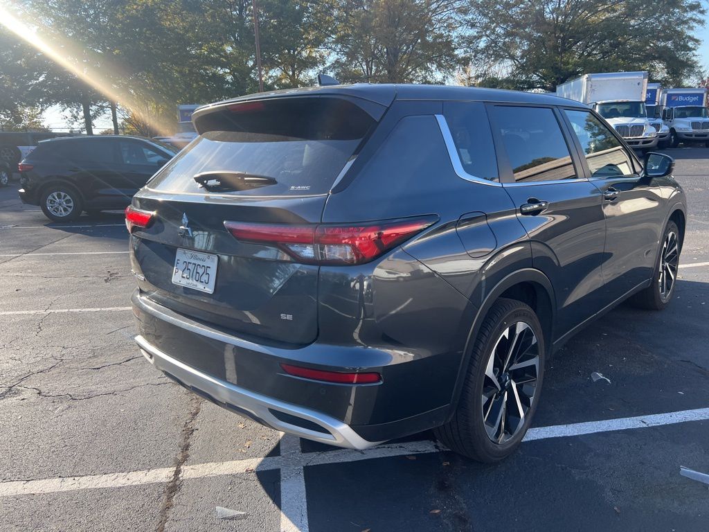 Thumbnail: 2024 Mitsubishi Outlander - 11