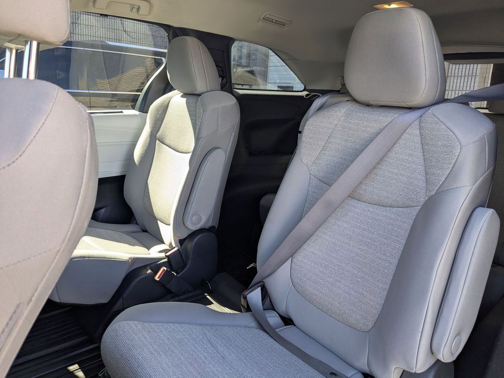 Thumbnail: 2025 Toyota Sienna - 24