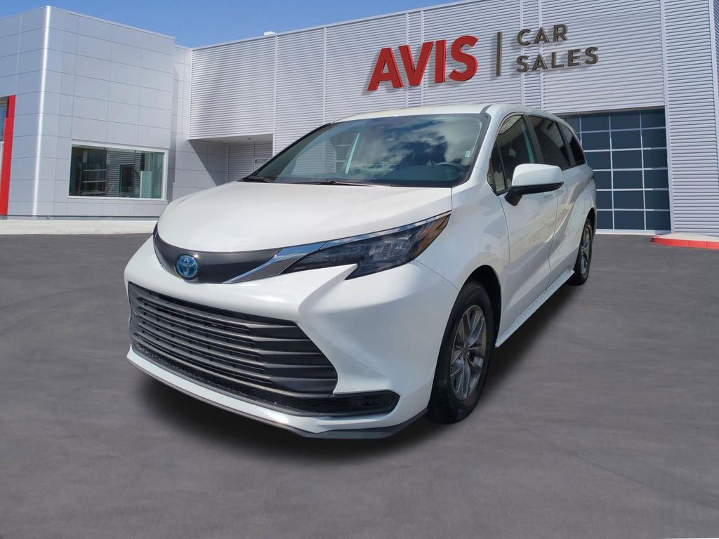 Thumbnail: 2025 Toyota Sienna - 1