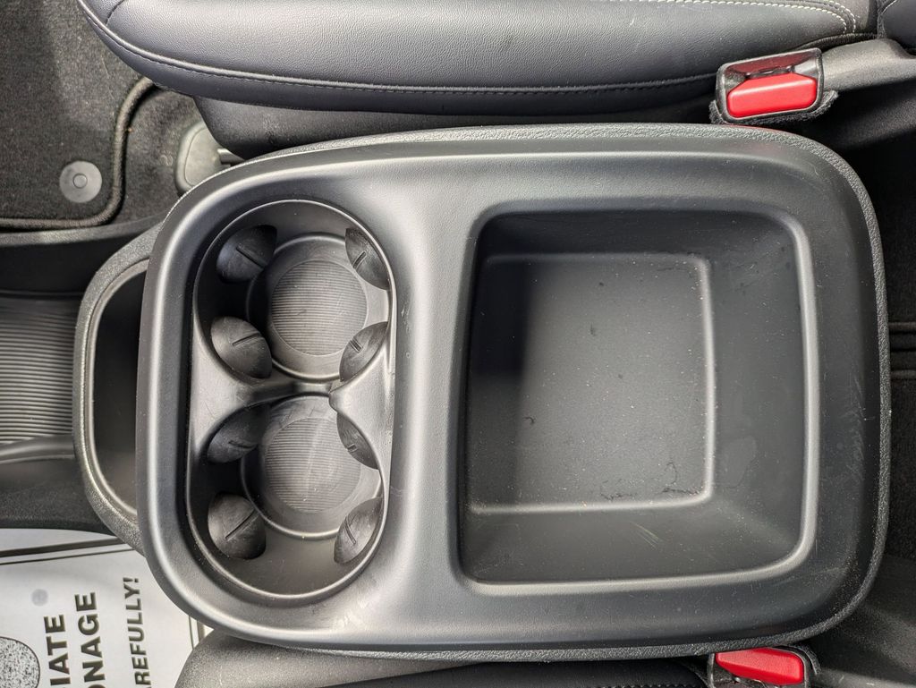 Thumbnail: 2025 Chrysler Pacifica - 18