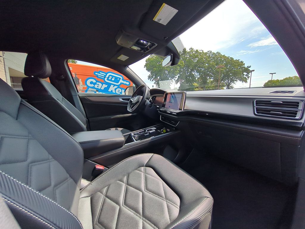 2025 Volkswagen Atlas Cross Sport SE w/Tech - Photo 28
