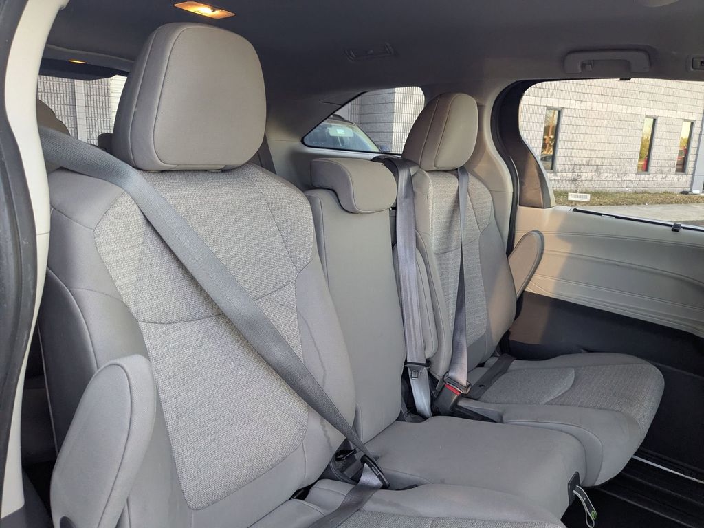 Thumbnail: 2024 Toyota Sienna - 27