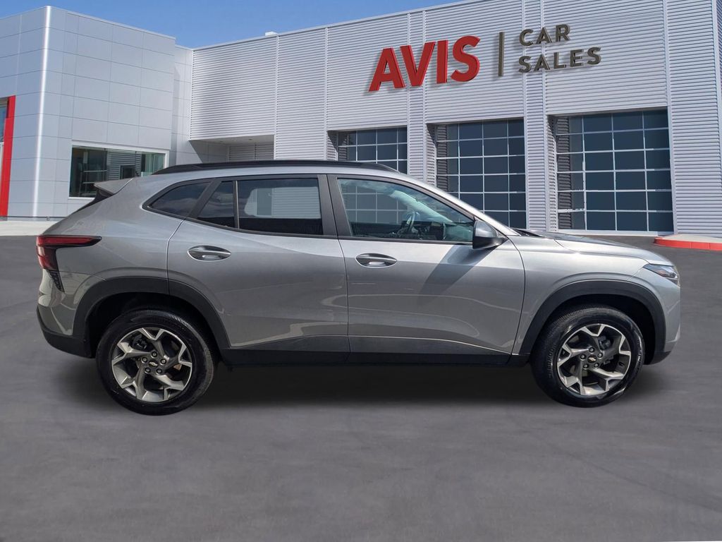 Thumbnail: 2025 Chevrolet Trax - 5