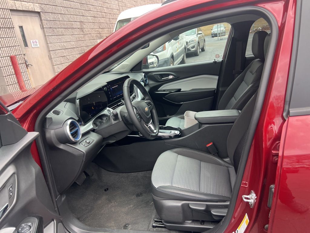 Thumbnail: 2025 Chevrolet Trax - 4