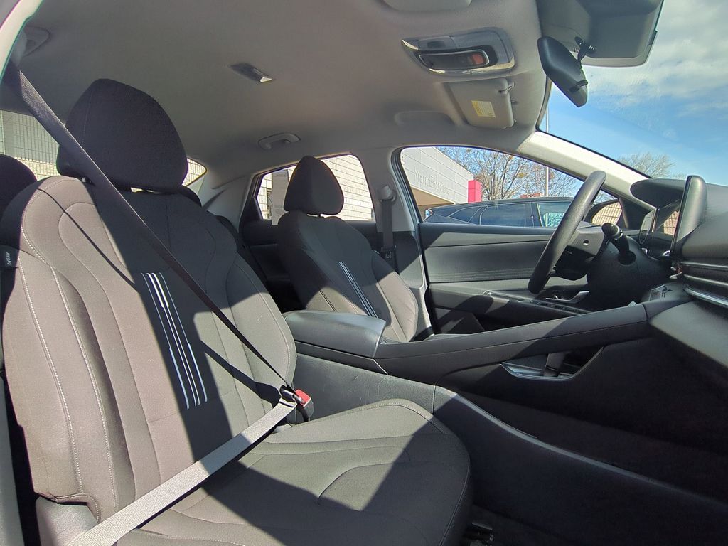 Thumbnail: 2024 Hyundai Elantra - 31