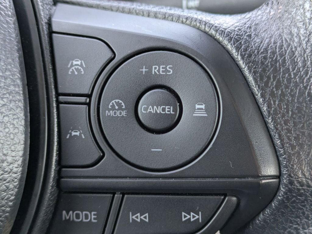 Thumbnail: 2025 Toyota Corolla - 18